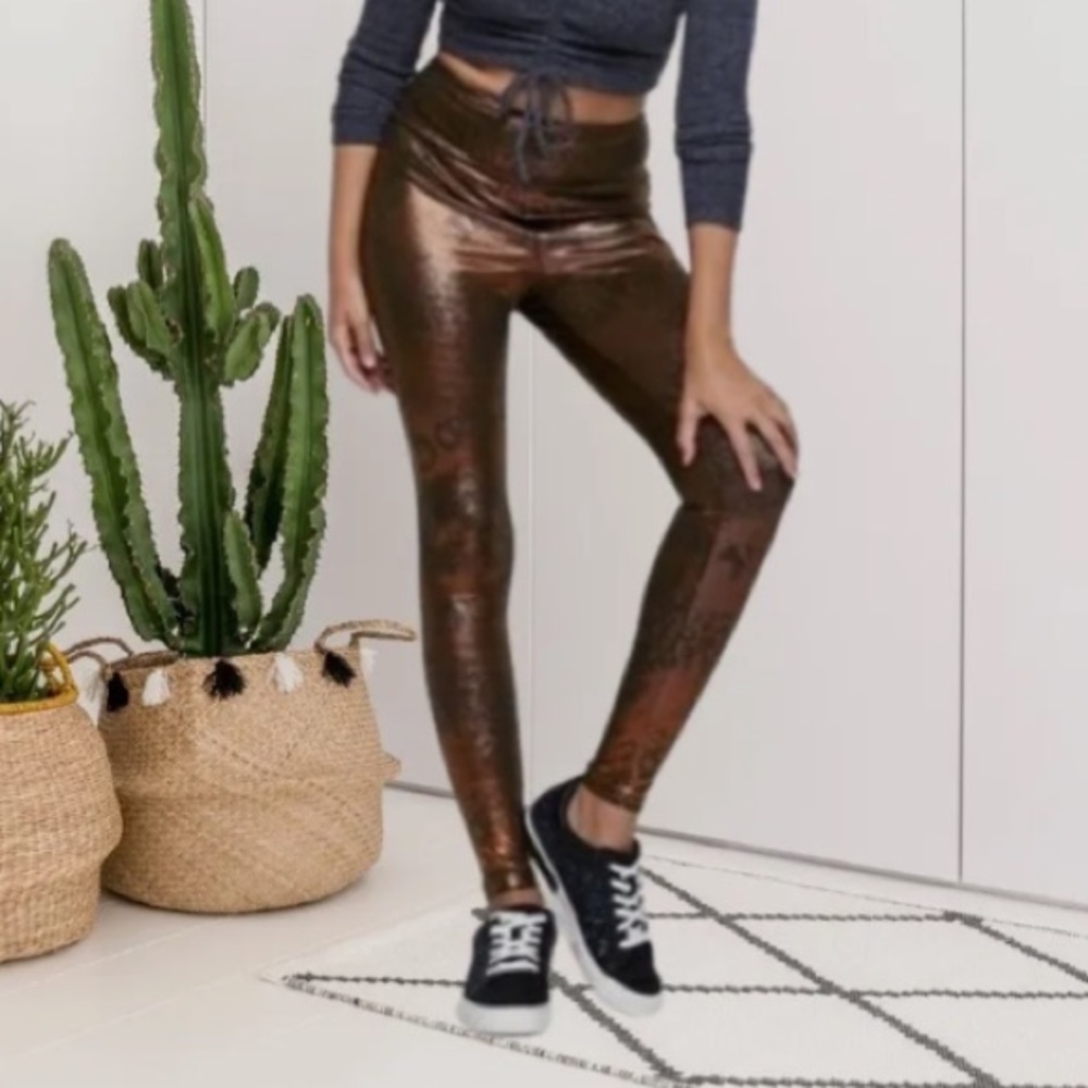 🎈Sale🎈NWT Wild Fable Metallic Animal Print Leggings Size Medium